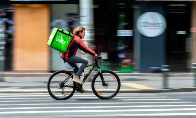 Entrega de canábis em Alberta pela Uber Eats